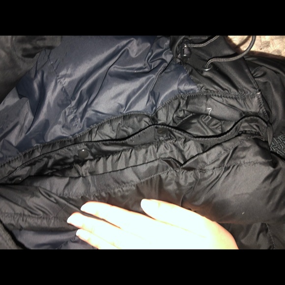 North Face Women’s Parka - Picture 5 of 5